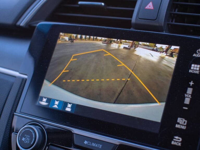 5 Features to Consider When Buying a Car Parking Camera 